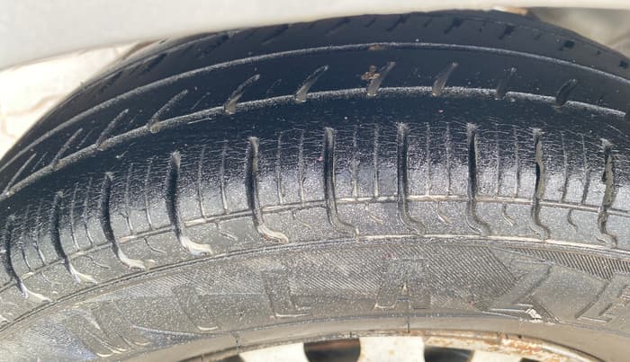 2017 Hyundai Eon ERA +, Petrol, Manual, 70,339 km, Right Rear Tyre Tread