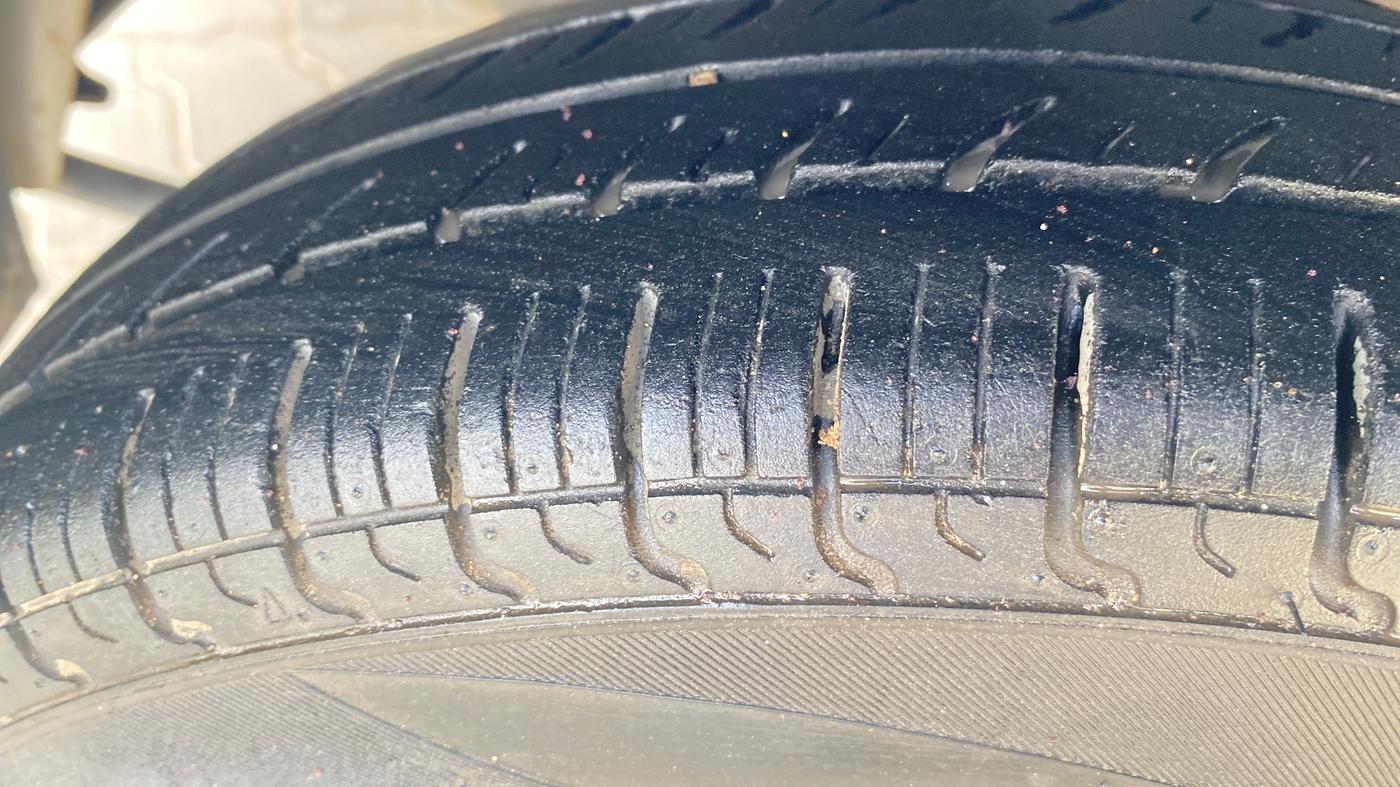 2017 Hyundai Eon ERA +, Petrol, Manual, 70,339 km, Left Front Tyre Tread