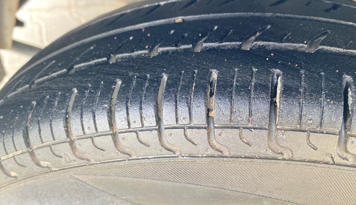 2017 Hyundai Eon ERA +, Petrol, Manual, 70,339 km, Left Front Tyre Tread