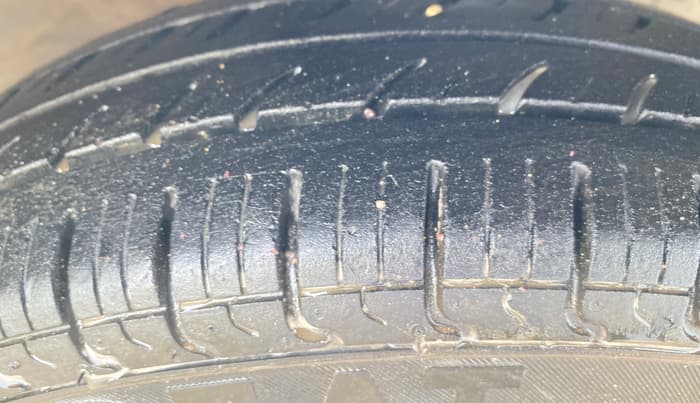 2017 Hyundai Eon ERA +, Petrol, Manual, 70,339 km, Right Front Tyre Tread