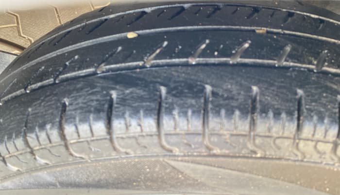 2017 Hyundai Eon ERA +, Petrol, Manual, 70,339 km, Left Rear Tyre Tread