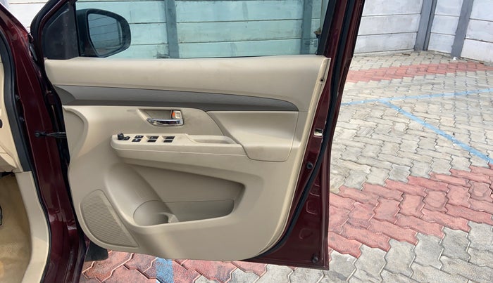 2021 Maruti Ertiga VXI CNG, CNG, Manual, 1,12,256 km, Driver Side Door Panels Control