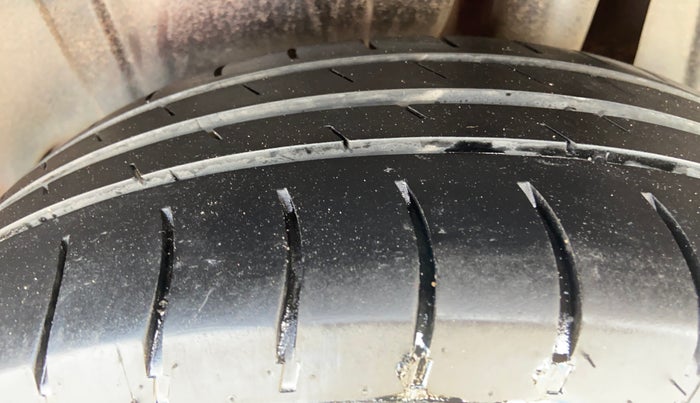 2021 Maruti Ertiga VXI CNG, CNG, Manual, 1,12,256 km, Left Rear Tyre Tread