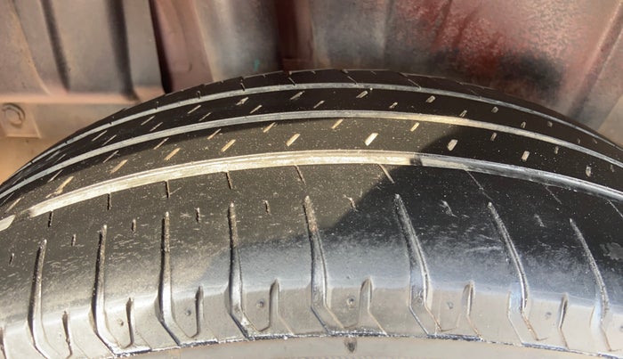 2021 Maruti Ertiga VXI CNG, CNG, Manual, 1,12,256 km, Right Rear Tyre Tread
