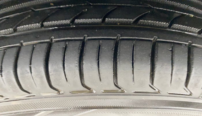 2016 Hyundai Grand i10 MAGNA AT 1.2 KAPPA VTVT, Petrol, Automatic, 45,810 km, Left Front Tyre Tread