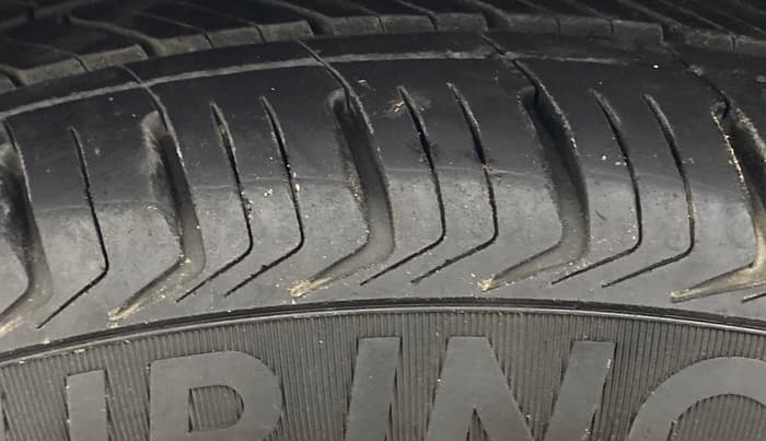 2018 Skoda Rapid AMBITION 1.6 MPI MT, Petrol, Manual, 1,11,306 km, Left Front Tyre Tread