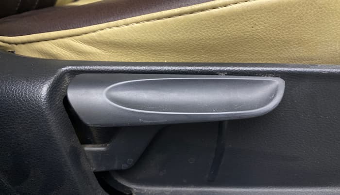 2018 Skoda Rapid AMBITION 1.6 MPI MT, Petrol, Manual, 1,11,306 km, Driver Side Adjustment Panel