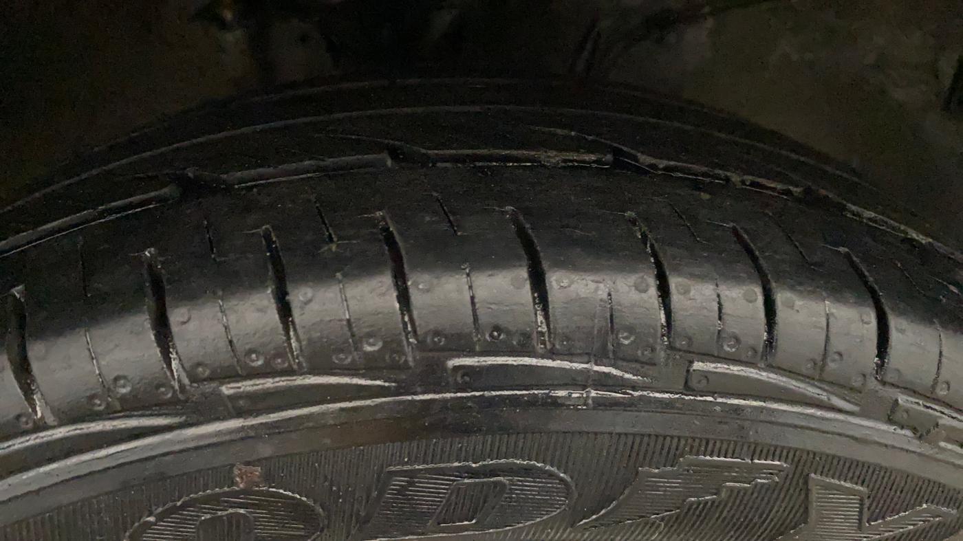 2020 Maruti Alto VXI, Petrol, Manual, 1,03,239 km, Right Front Tyre Tread