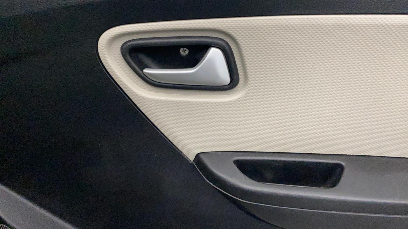 2020 Maruti Alto VXI, Petrol, Manual, 1,03,239 km, Driver Side Door Panels Control