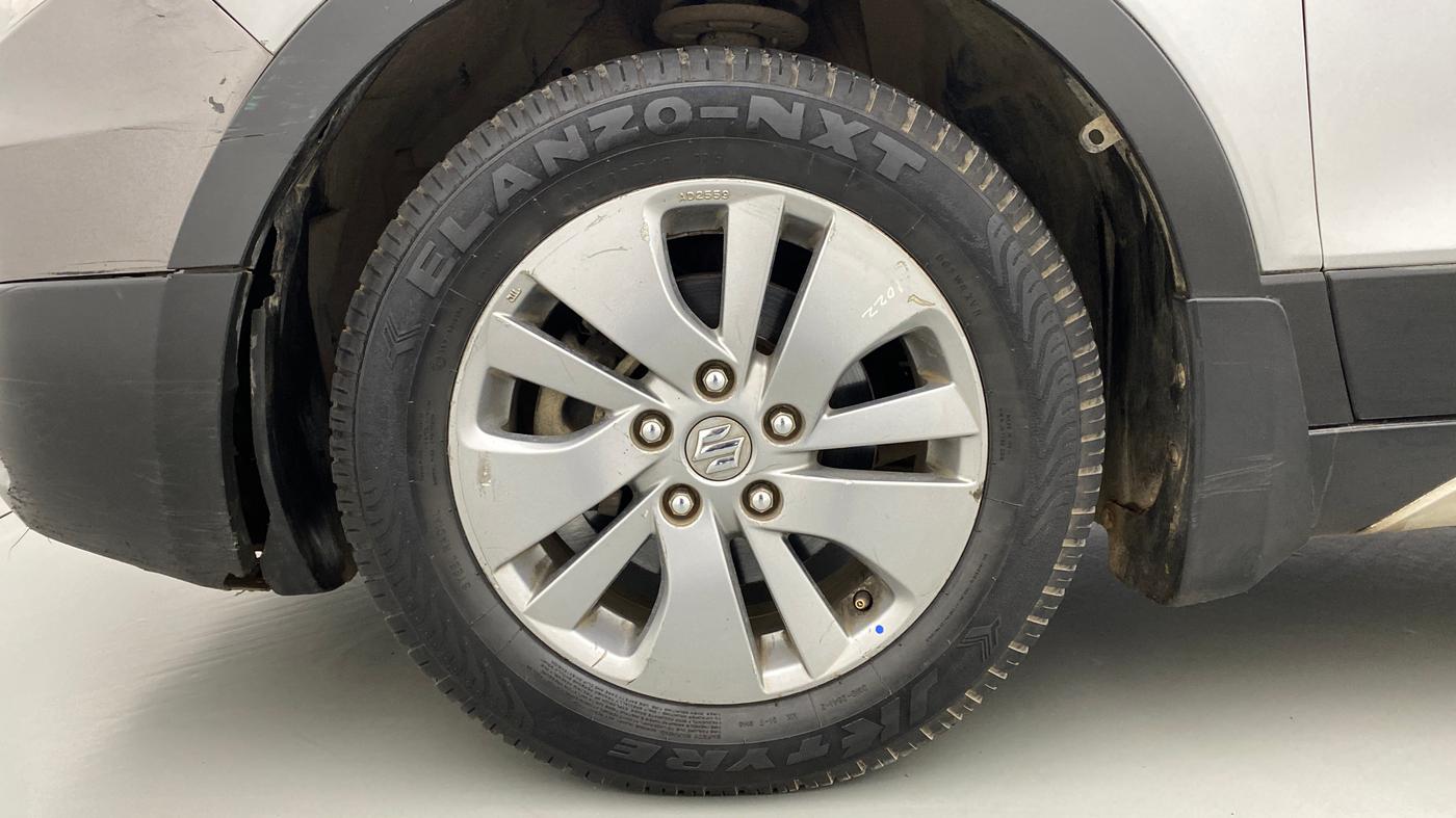 2016 Maruti S Cross ZETA 1.3, Diesel, Manual, 76,836 km, Left Front Wheel