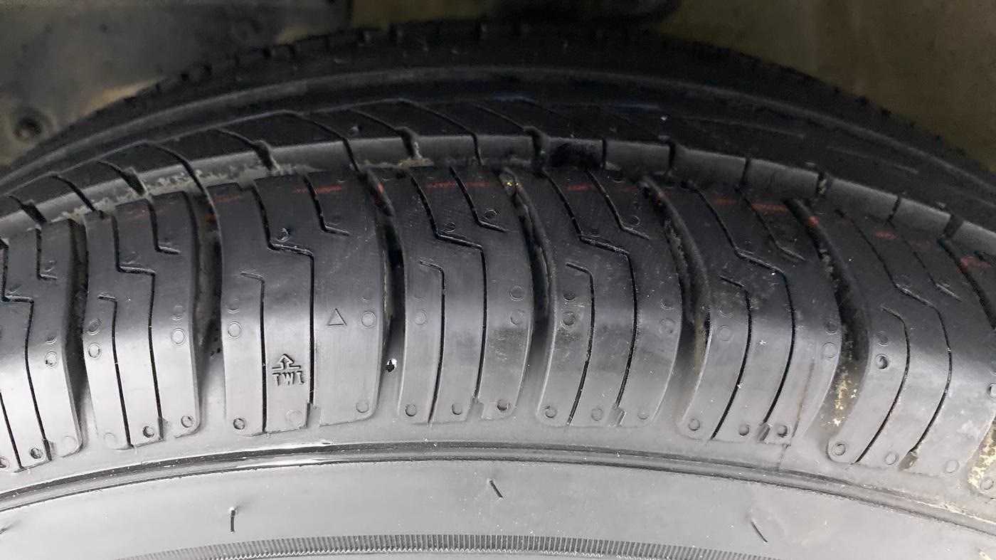 2018 Mahindra KUV 100 NXT K4+ D 6 SEATER, Diesel, Manual, 77,634 km, Left Front Tyre Tread