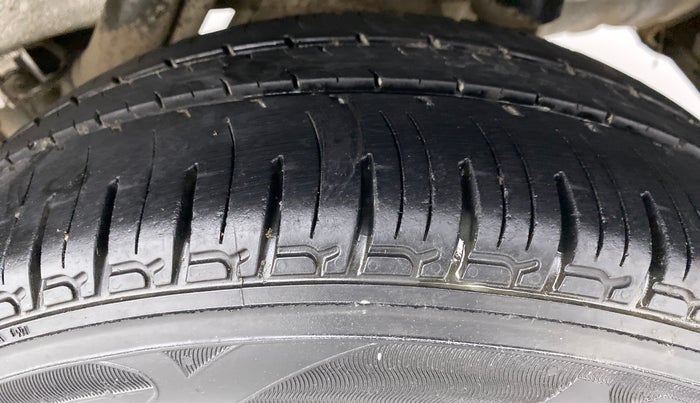 2018 Mahindra KUV 100 NXT K4+ D 6 SEATER, Diesel, Manual, 77,634 km, Left Rear Tyre Tread