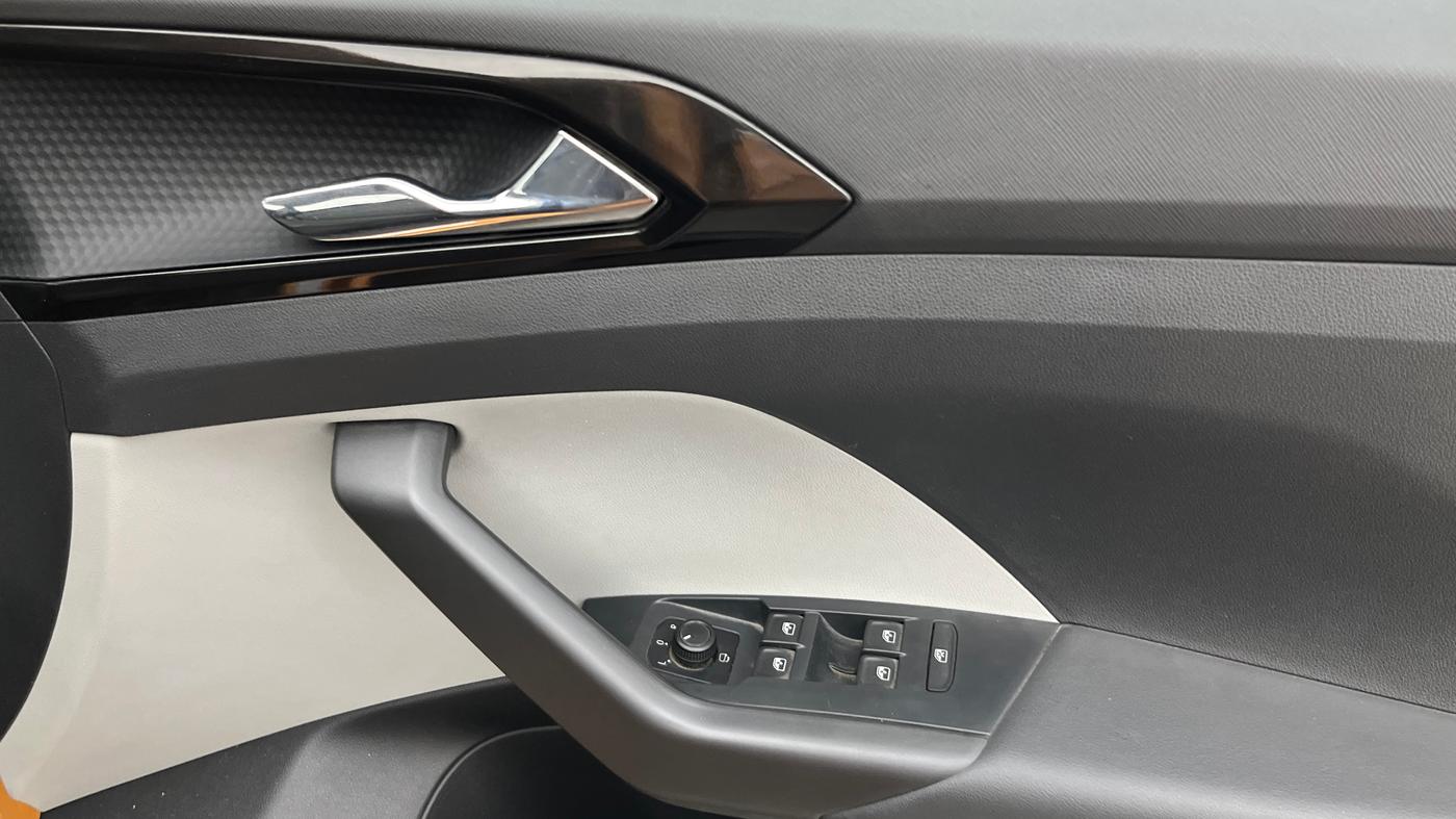 2022 Skoda KUSHAQ STYLE 1.5L TSI DSG, Petrol, Automatic, 13,307 km, Driver Side Door Panels Control