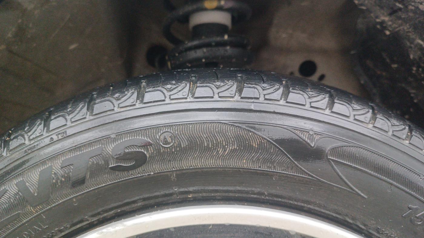 2013 Maruti Wagon R 1.0 VXI, Petrol, Manual, 69,184 km, Right Front Tyre Tread