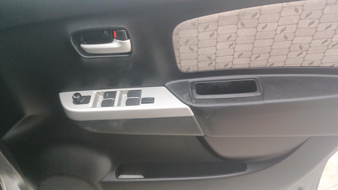 2013 Maruti Wagon R 1.0 VXI, Petrol, Manual, 69,184 km, Driver Side Door Panels Control