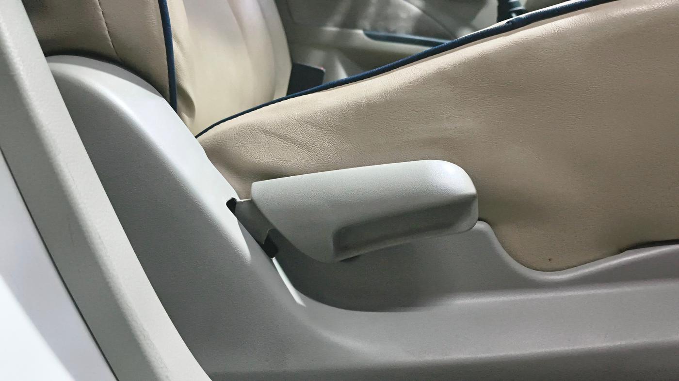 2016 Maruti Celerio ZXI, CNG, Manual, 63,915 km, Driver Side Adjustment Panel