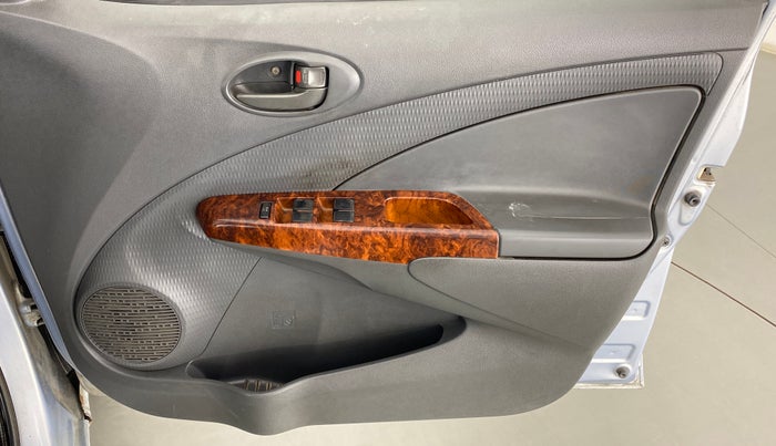 2013 Toyota Etios Liva G, Petrol, Manual, 77,156 km, Driver Side Door Panels Control