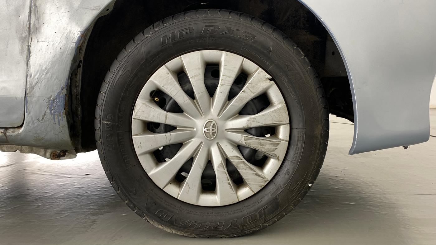 2013 Toyota Etios Liva G, Petrol, Manual, 77,156 km, Right Front Wheel