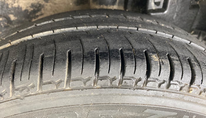 2013 Toyota Etios Liva G, Petrol, Manual, 77,156 km, Left Rear Tyre Tread