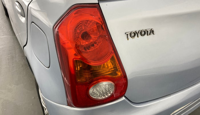 2013 Toyota Etios Liva G, Petrol, Manual, 77,156 km, Left tail light - Minor scratches