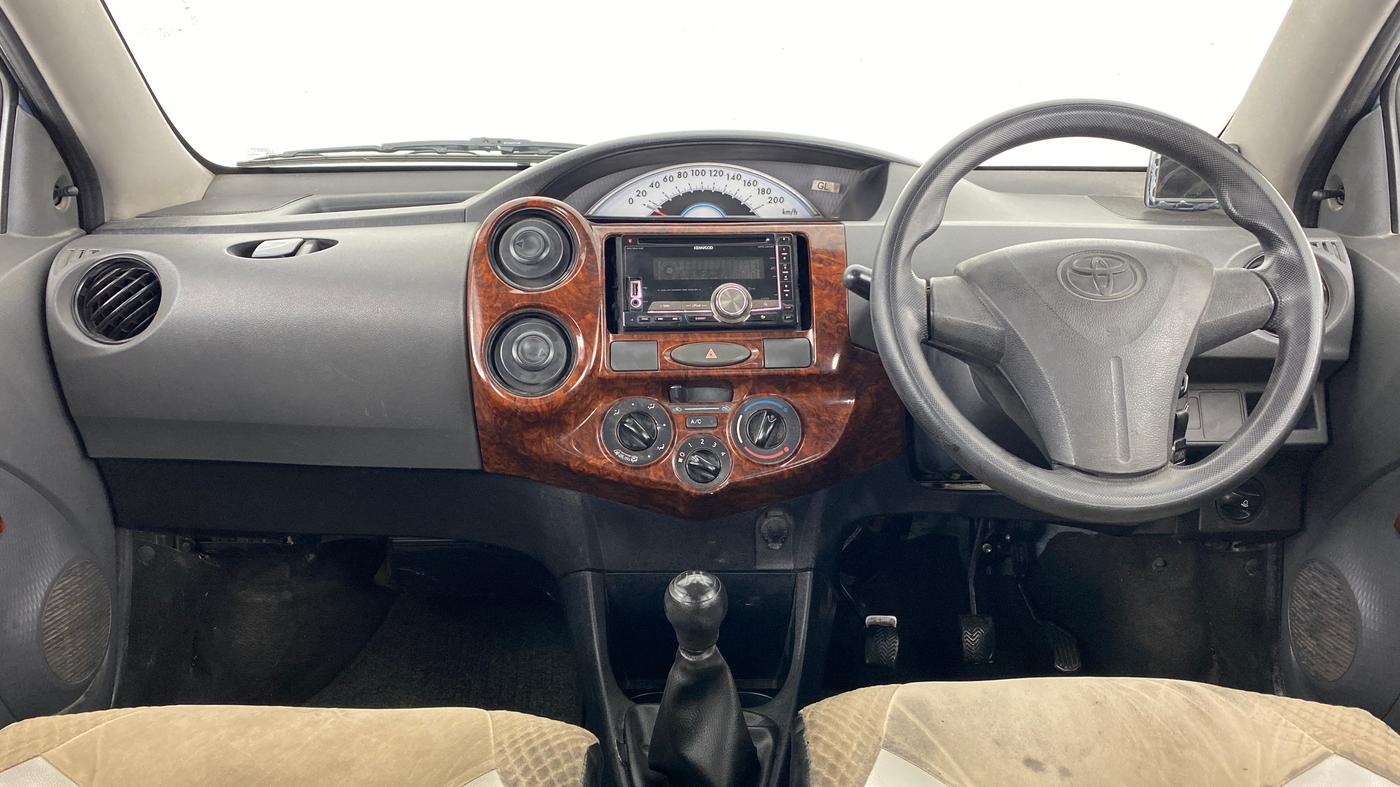 2013 Toyota Etios Liva G, Petrol, Manual, 77,156 km, Dashboard