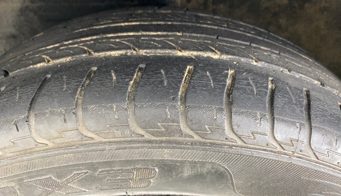 2013 Toyota Etios Liva G, Petrol, Manual, 77,156 km, Left Front Tyre Tread