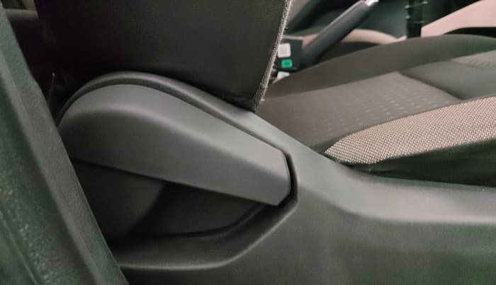 2022 Nissan MAGNITE XE, Petrol, Manual, 37,354 km, Driver Side Adjustment Panel
