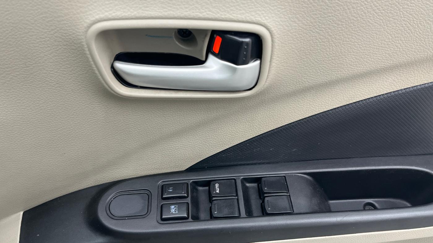 2017 Maruti Celerio VXI AMT, Petrol, Automatic, 37,577 km, Driver Side Door Panels Control