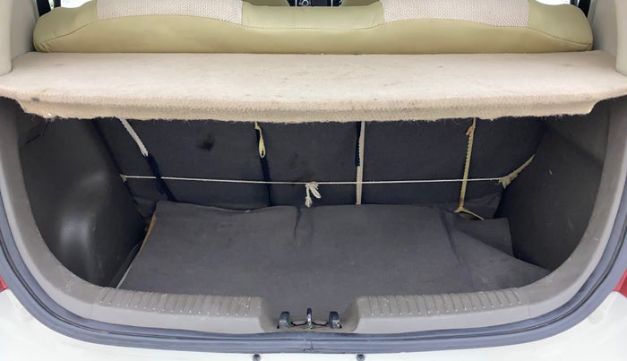 2015 Hyundai i10 MAGNA 1.1, Petrol, Manual, 49,188 km, Boot Inside