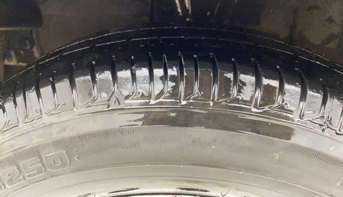 2015 Hyundai i10 MAGNA 1.1, Petrol, Manual, 49,188 km, Left Front Tyre Tread