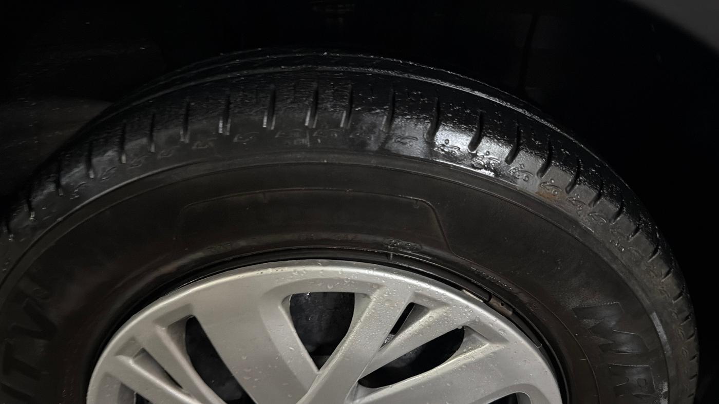 2021 Renault TRIBER RXE MT, Petrol, Manual, 30,126 km, Right Front Tyre Tread