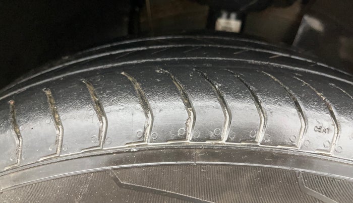 2023 Skoda KUSHAQ AMBITION 1.5 TSI MT, Petrol, Manual, 51,255 km, Right Front Tyre Tread