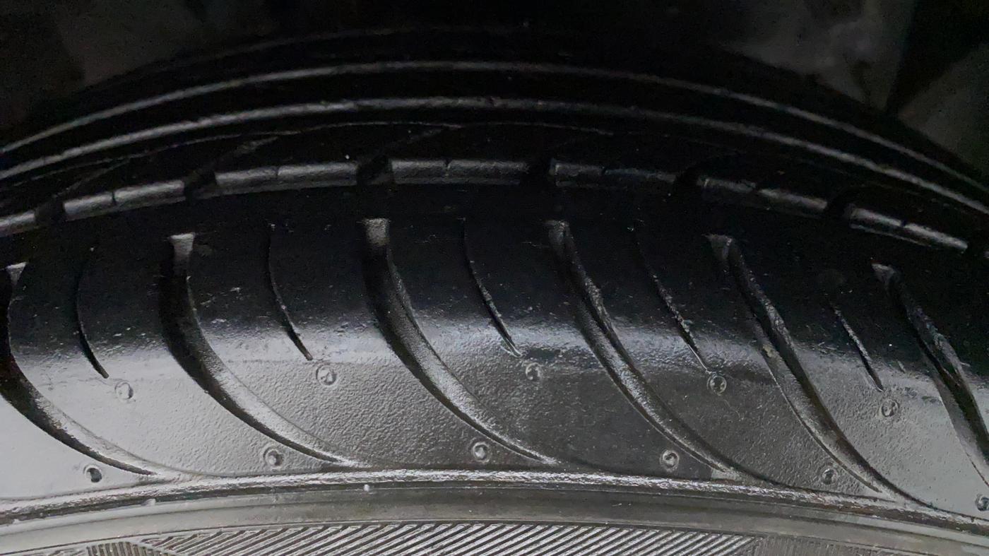 2018 Ford Figo Aspire 1.2 TITANIUM PETROL, Petrol, Manual, 17,870 km, Left Front Tyre Tread