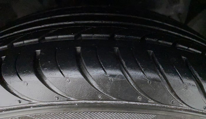 2018 Ford Figo Aspire 1.2 TITANIUM PETROL, Petrol, Manual, 17,870 km, Left Front Tyre Tread