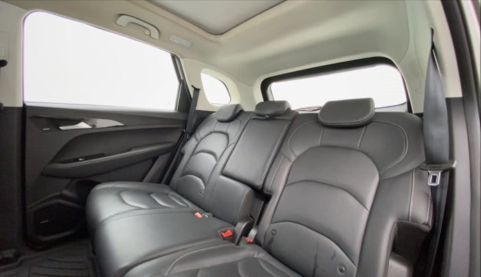 2019 MG HECTOR SHARP 2.0 DIESEL, Diesel, Manual, 30,490 km, Right Side Rear Door Cabin