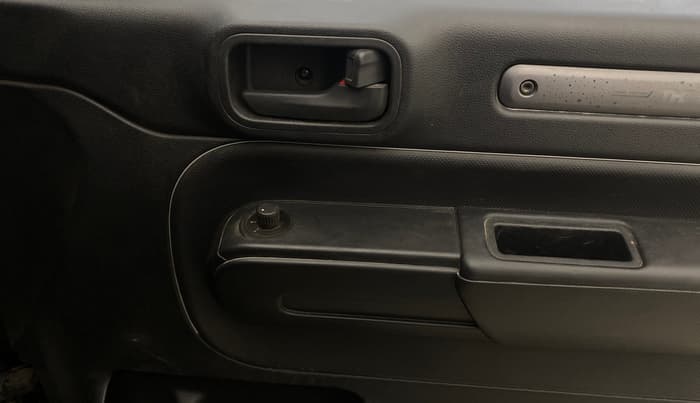 2024 Mahindra Thar LX P 2WD AT HT, Petrol, Automatic, 36,926 km, Driver Side Door Panels Control