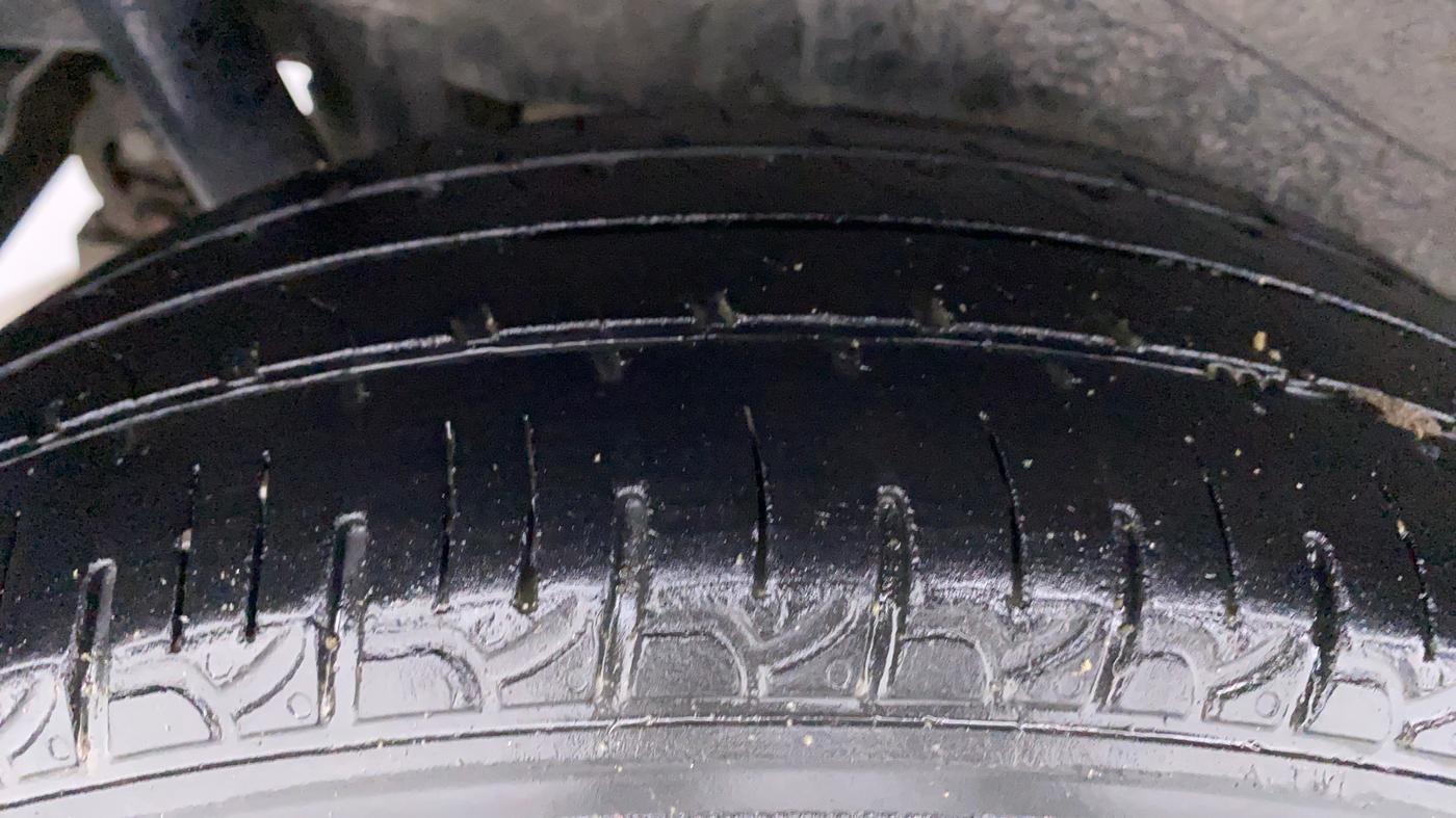 2016 Maruti Wagon R 1.0 VXI, Petrol, Manual, 71,242 km, Right Rear Tyre Tread