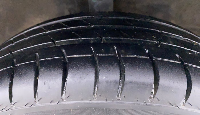 2016 Maruti Wagon R 1.0 VXI, Petrol, Manual, 71,242 km, Right Front Tyre Tread