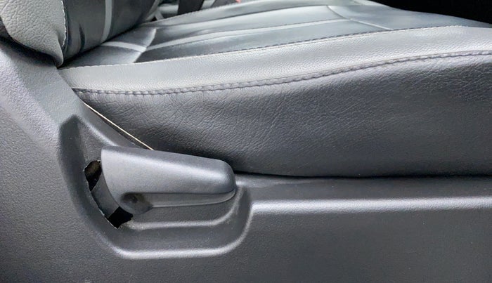 2016 Maruti Wagon R 1.0 VXI, Petrol, Manual, 71,242 km, Driver Side Adjustment Panel