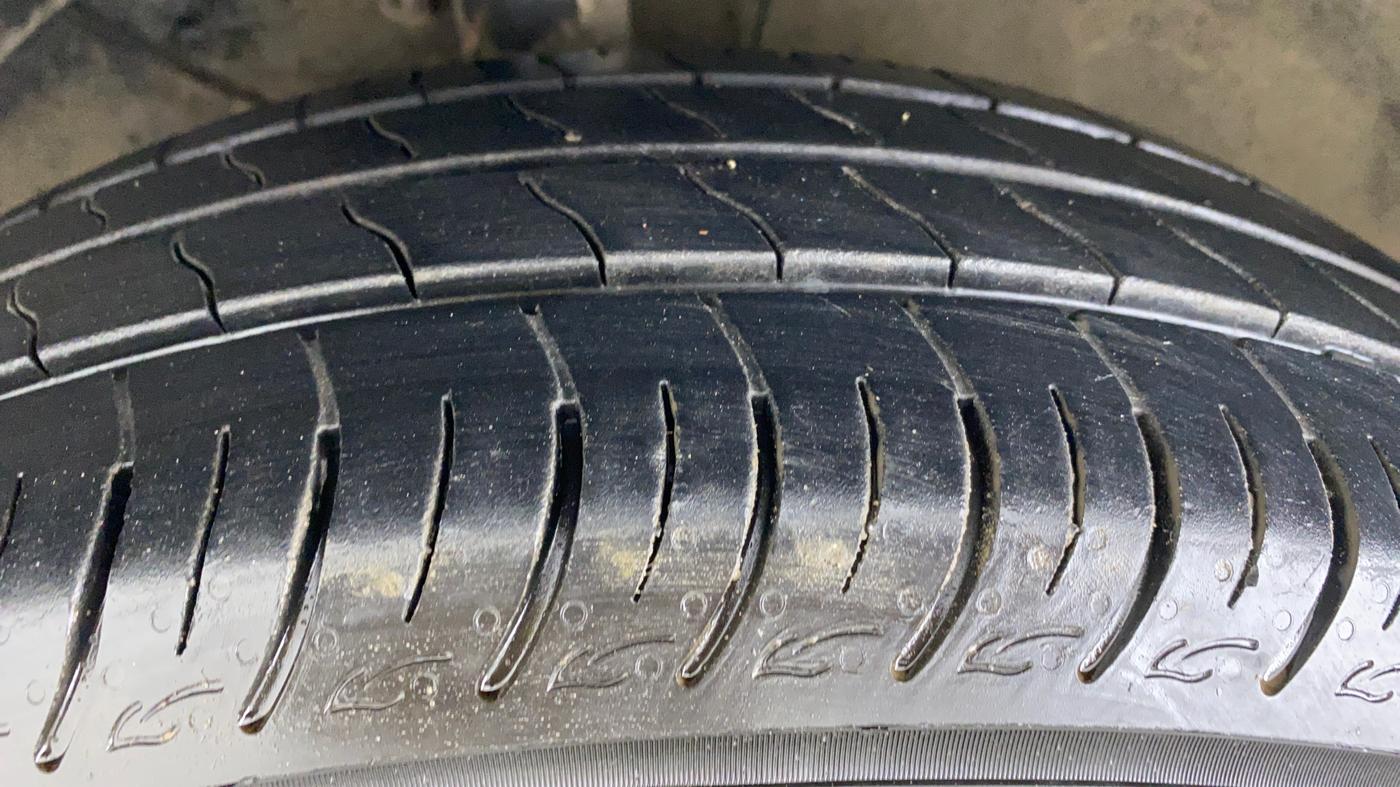 2017 Maruti Baleno DELTA PETROL 1.2, Petrol, Manual, 55,725 km, Left Front Tyre Tread