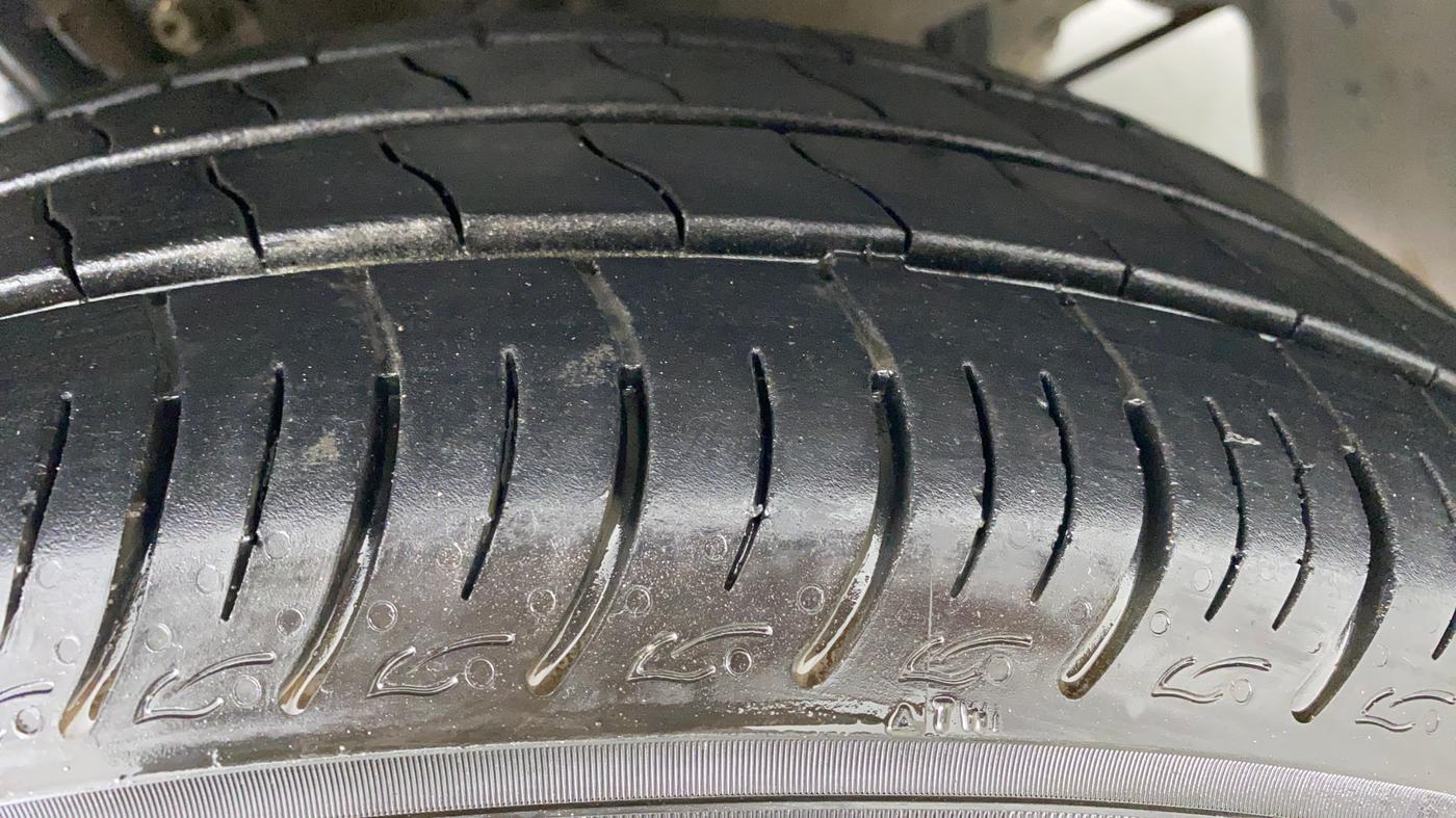 2017 Maruti Baleno DELTA PETROL 1.2, Petrol, Manual, 55,725 km, Right Front Tyre Tread