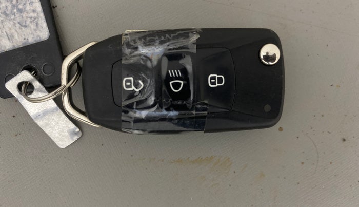 2023 Tata NEXON XM PLUS SUNROOF PETROL, Petrol, Manual, 27,881 km, Key Close Up