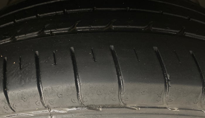 2023 Tata NEXON XM PLUS SUNROOF PETROL, Petrol, Manual, 27,881 km, Right Front Tyre Tread