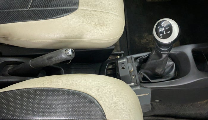 2017 Maruti Wagon R 1.0 VXI, CNG, Manual, 31,818 km, Gear Lever