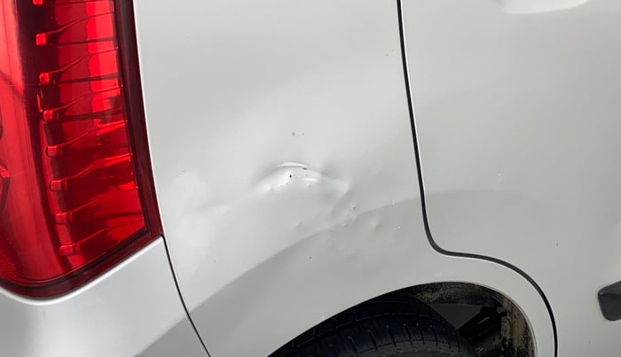 2017 Maruti Wagon R 1.0 VXI, CNG, Manual, 31,818 km, Right quarter panel - Slightly dented