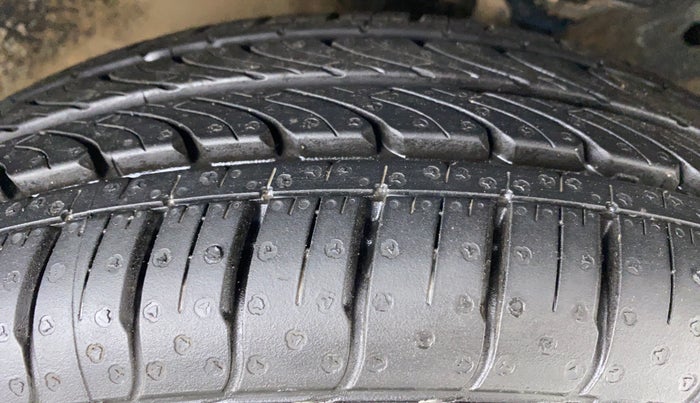 2017 Maruti Wagon R 1.0 VXI, CNG, Manual, 31,818 km, Right Front Tyre Tread