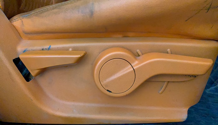 2023 Mahindra Thar LX HT PETROL 4WD MT, Petrol, Manual, 60,198 km, Driver Side Adjustment Panel