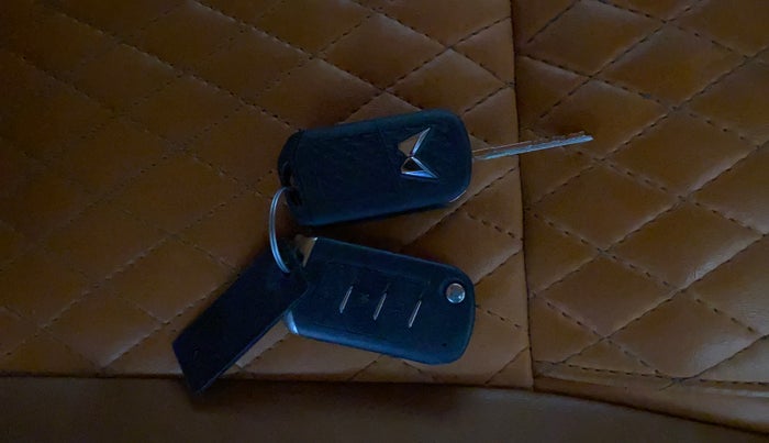 2023 Mahindra Thar LX HT PETROL 4WD MT, Petrol, Manual, 60,198 km, Key Close Up