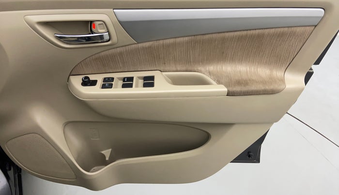 2014 Maruti Ertiga VXI CNG, CNG, Manual, 80,957 km, Driver Side Door Panels Control