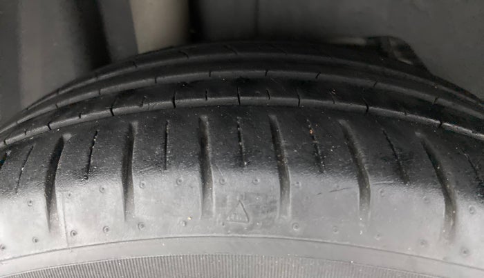 2019 Ford Figo Aspire 1.2 TITANIUM PETROL, Petrol, Manual, 44,419 km, Right Rear Tyre Tread